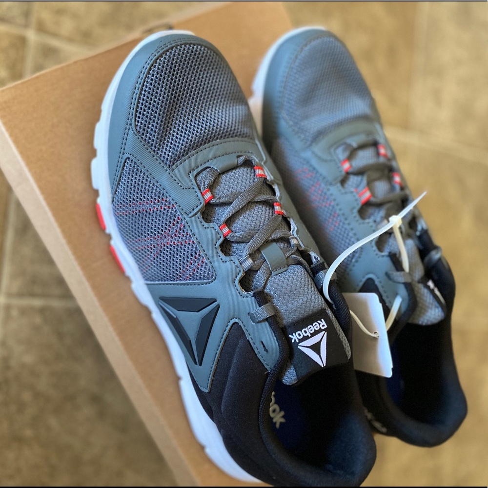 Men’s 10.5 Memory Tech running shoes